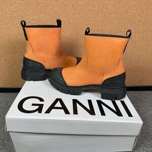 Ganni Orange and Black Chunky Chelsea Boots in Size EU 37 / US 7